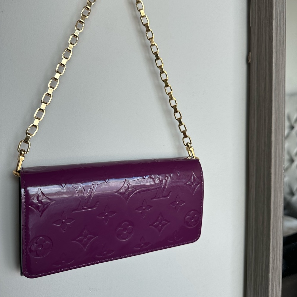 PRICE DROP😍Louis Vuitton Vernis chain wallet